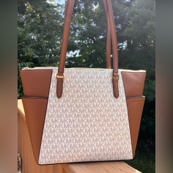 Michael Kors charlotte tote and double zip wallet - Picture 4 of 5
